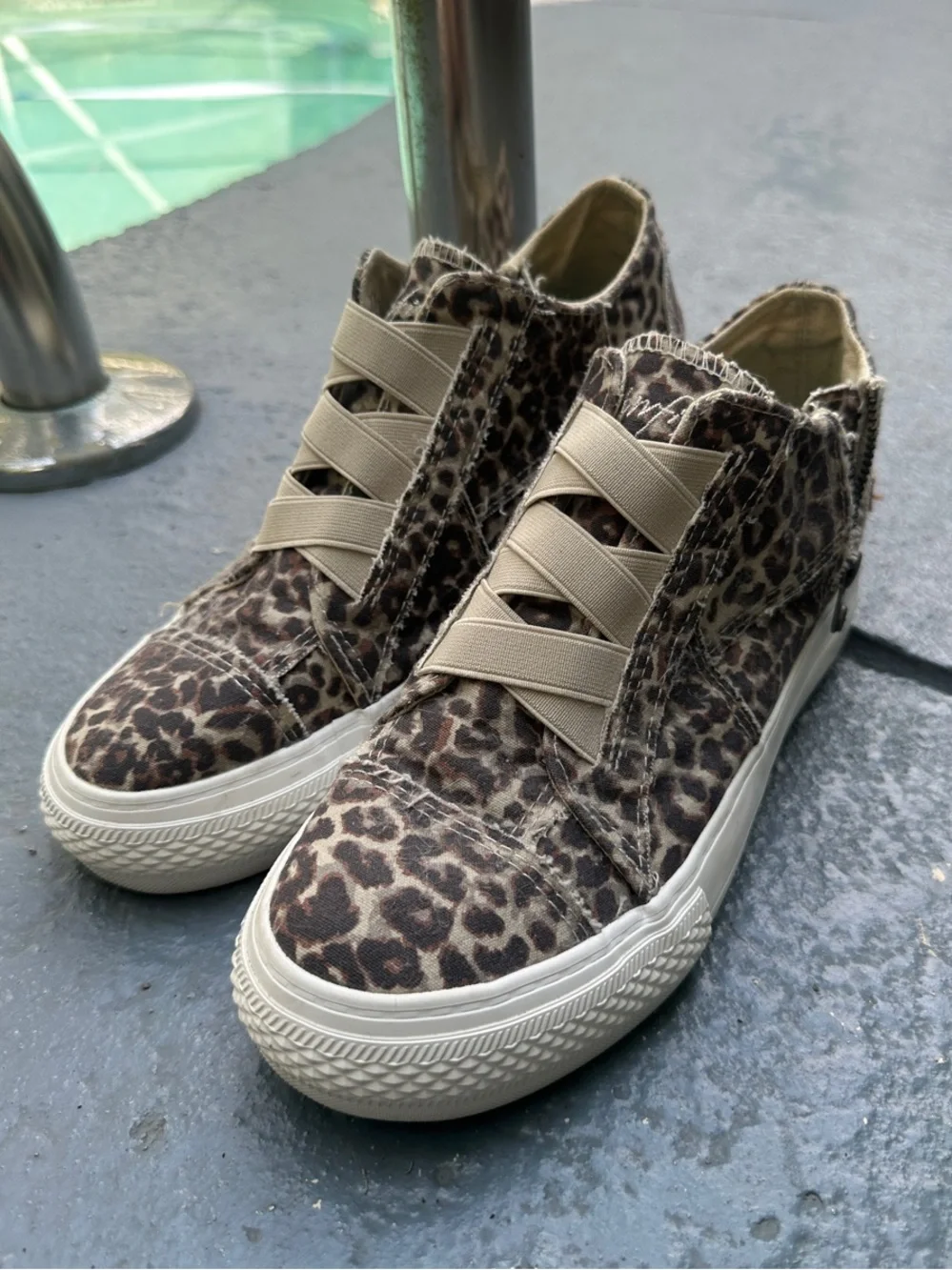 Blowfish leopard print Slip-Ons with zippered sides- size 9, EUC